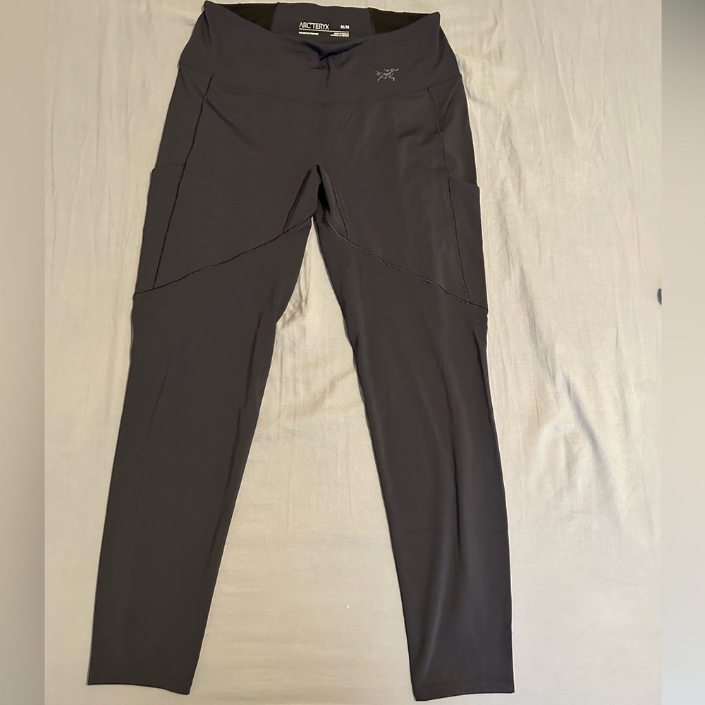 Arc’teryx leggings bluish grey color